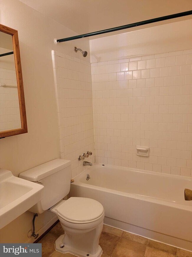 Building Photo - 4333 Americana Dr