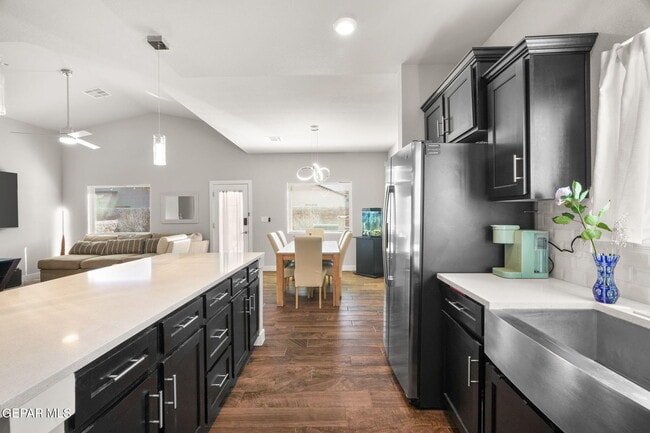 Building Photo - 14820 Mike a Mendoza Ave