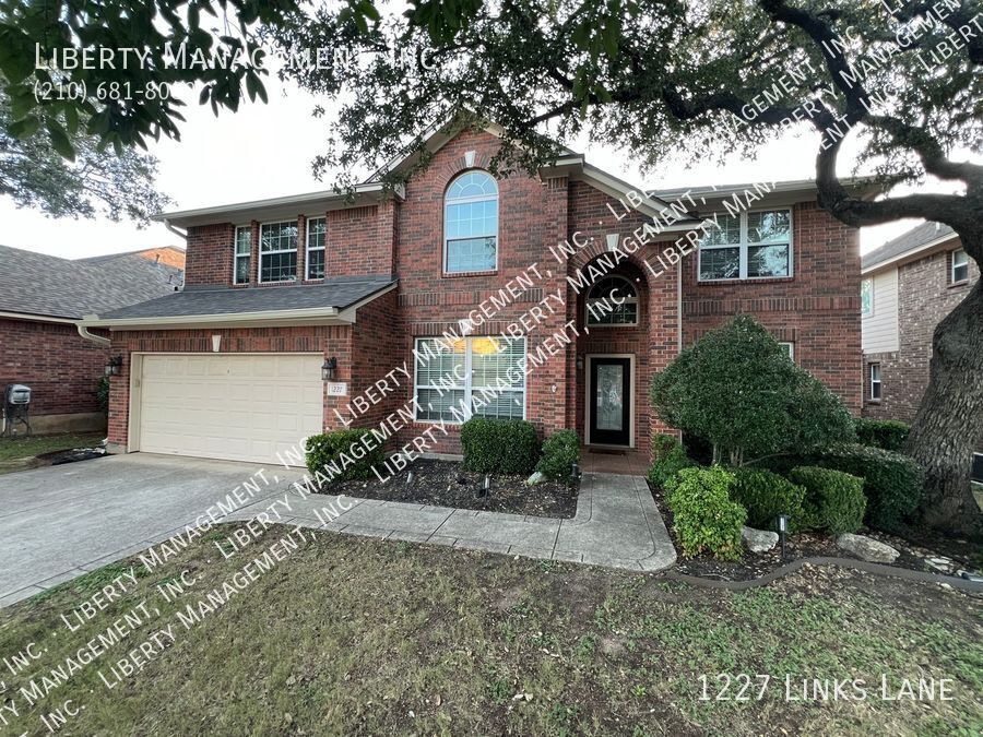 Foto principal - Beautiful Gated 4 Bedroom 3.5 bath family ...