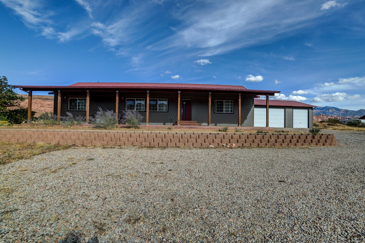 Primary Photo - 383 E Coronado Ln