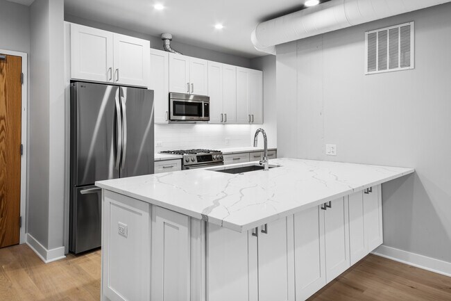 Building Photo - 4637 N Ashland Ave