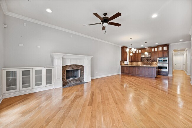 Building Photo - 106 S Sangamon St