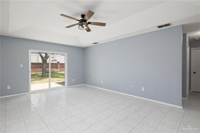 Foto del edificio - 2401 Wildflower Dr