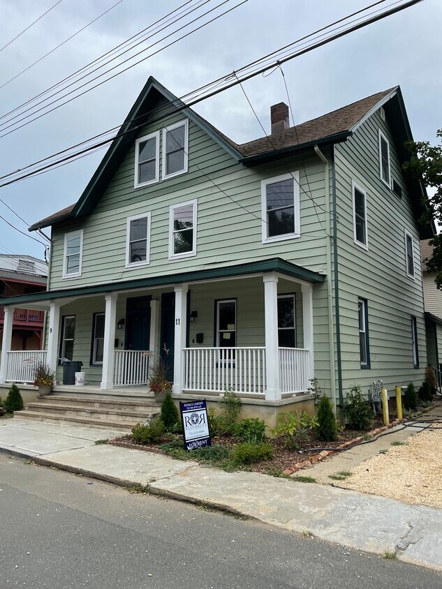 Primary Photo - 11 Deforrest Ave