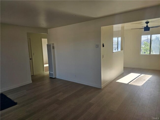 Building Photo - 554 E Hurst St