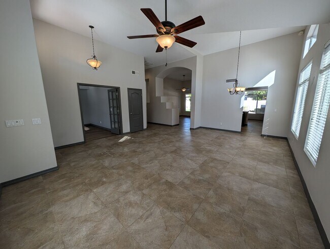 Building Photo - Beautifully Updated 3 Bed, 2 Bath Home, Pl...
