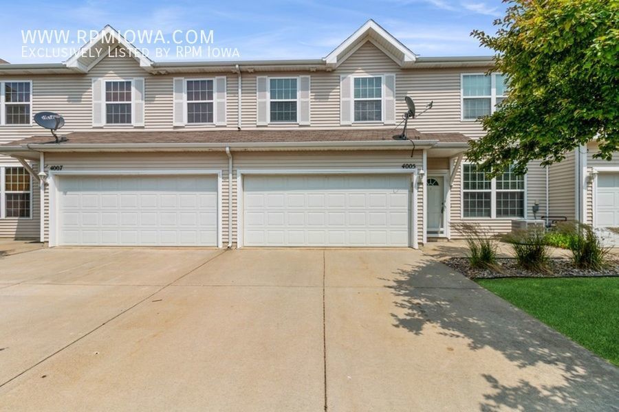 SPACIOUS TOWNHOME!! 2 Bedroom, 1.5 Bath To... House Rental in Ankeny