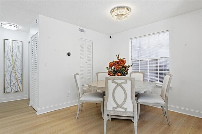 Building Photo - 904 Wentworth Ct