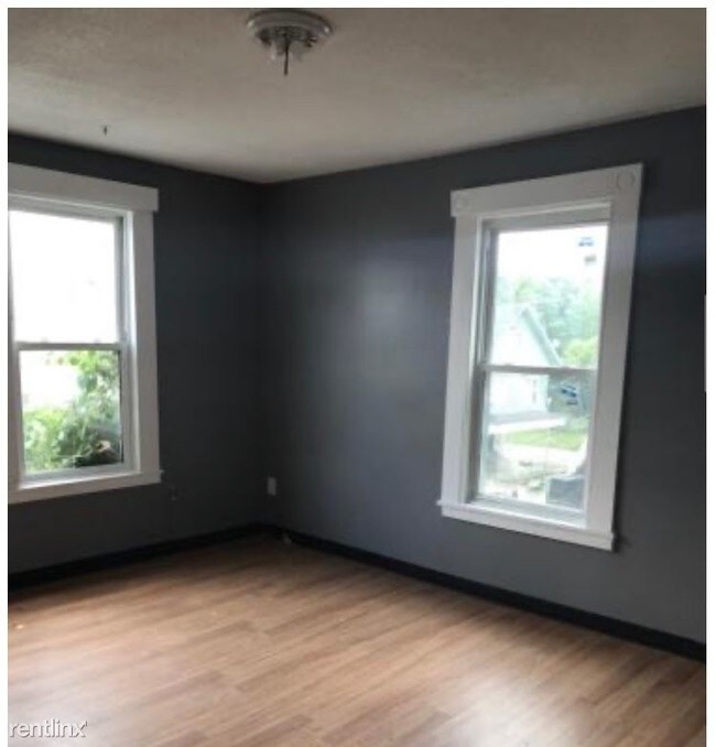 Foto del edificio - 3 br, 1 bath Apartment - 5 Hill St A Unit A
