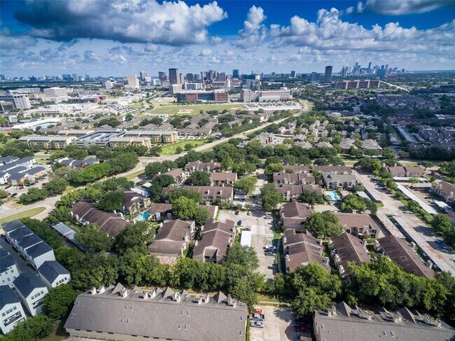 Foto del edificio - 8100 Cambridge St