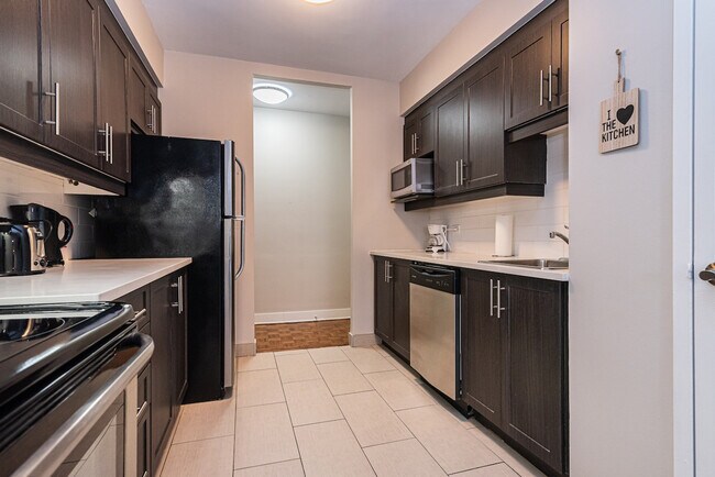 Photo du bâtiment - 1272 Rue Redpath-Crescent