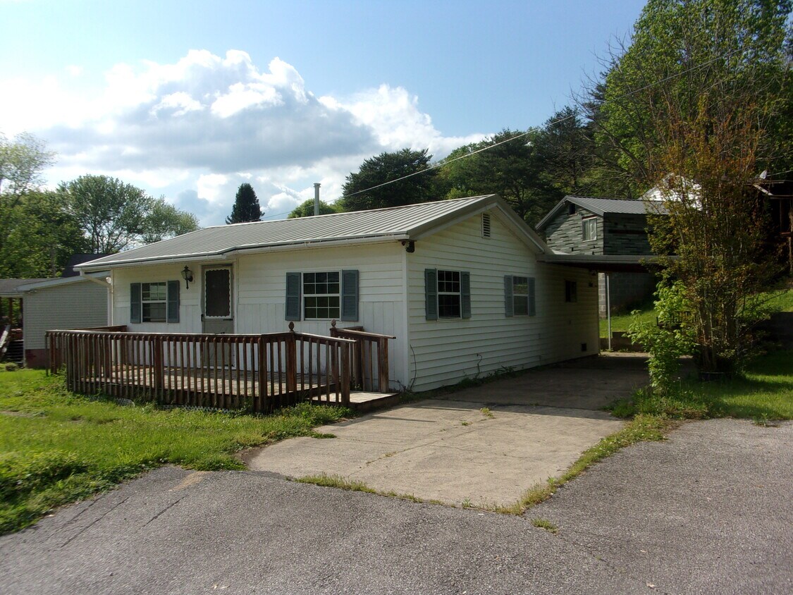 117 Burdette Ln, Nitro, WV 25143 House Rental in Nitro, WV