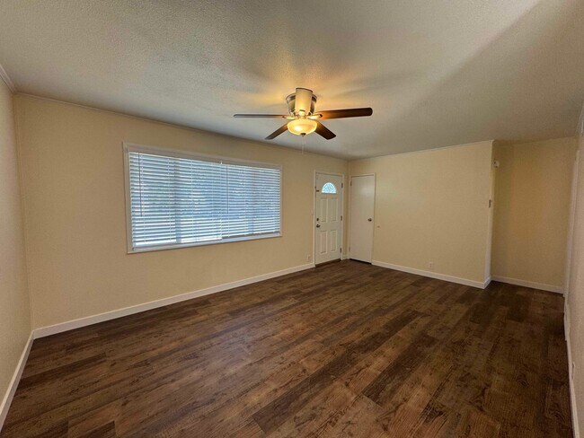 Building Photo - 2 Bedroom Ranch with 1 Car garage
