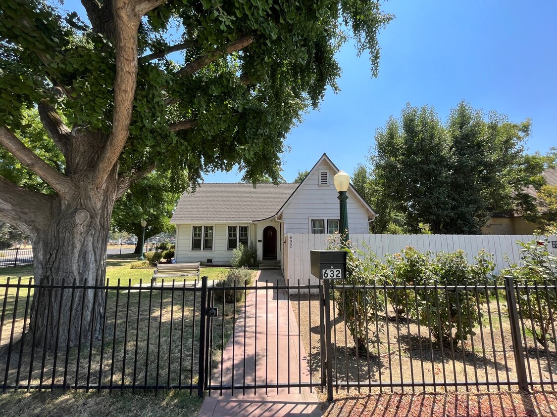 Primary Photo - Stunning home located in the Visalia Histo...