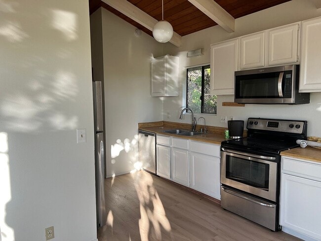 Foto del edificio - 5008 Mahinahina St