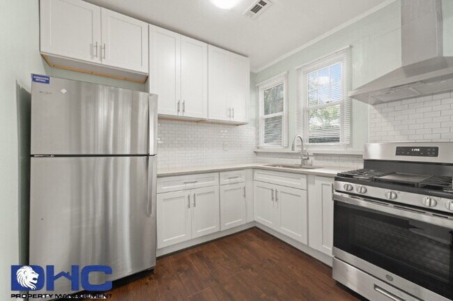 Building Photo - Historic College Park 2 Bedroom