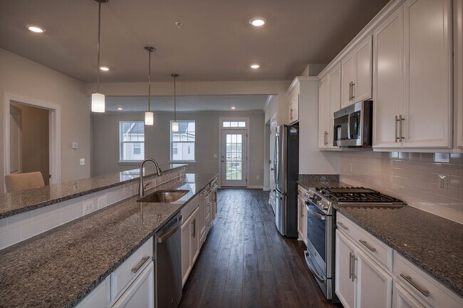 Building Photo - 4924 MacDonough Pl