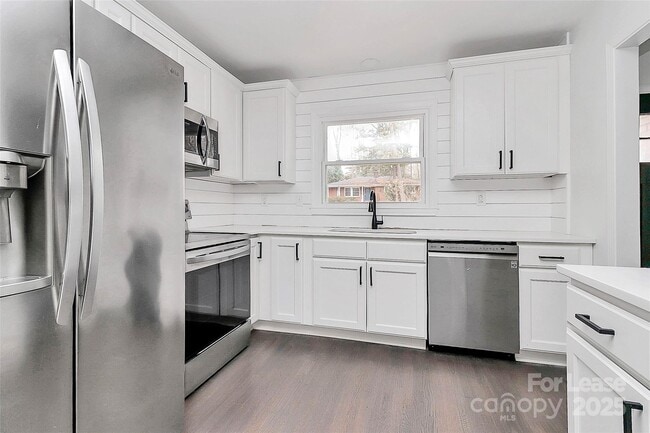 Building Photo - 5442 Kinsale Ln
