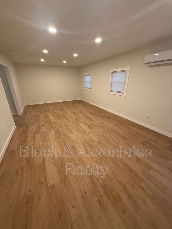 Foto del edificio - 607 Eastwood Dr