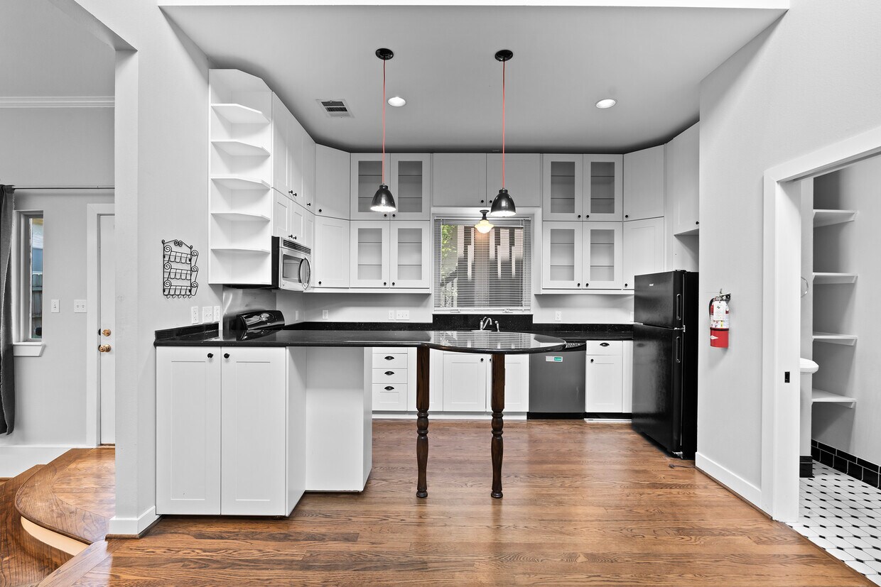 Primary Photo - 1309 Chestnut Ave