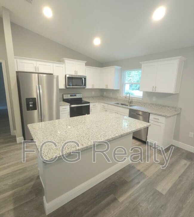 Building Photo - 10 Redwood Trace