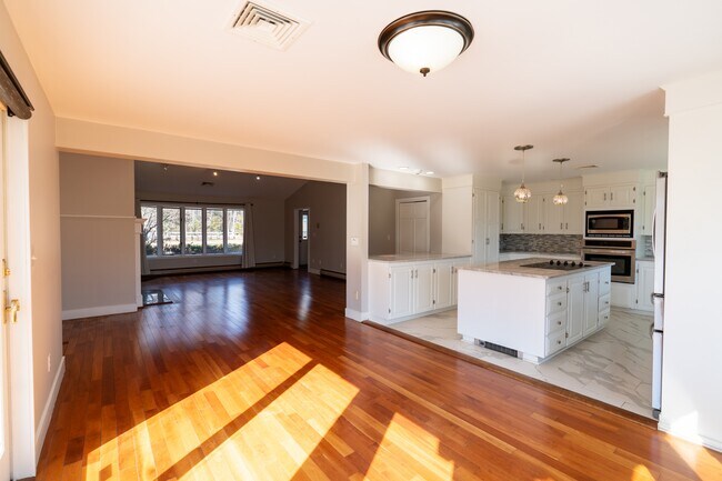 Foto del edificio - 363 Blackstrap Rd