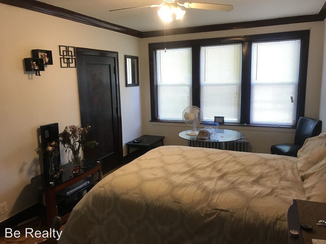 Foto principal - 5601 S Sawyer Ave