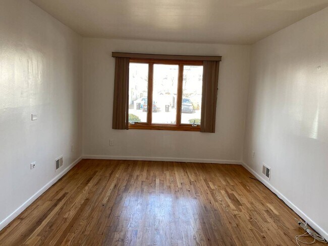Building Photo - 170 Serrell Ave