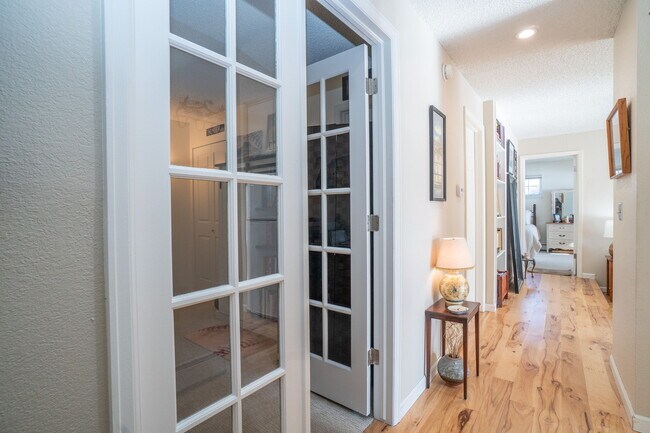 Foto del edificio - 7450 Singing Hills Ct