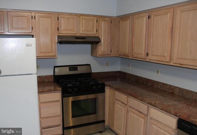 Building Photo - 206 Oliphant Ln