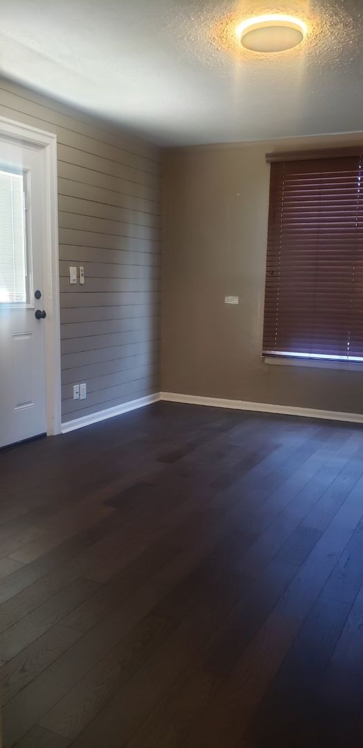 Foto del edificio - 4-plex One Bedroom unit available May 7th-Browns Addition Neighborhood