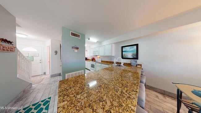 Foto del edificio - 1664 Beach Blvd