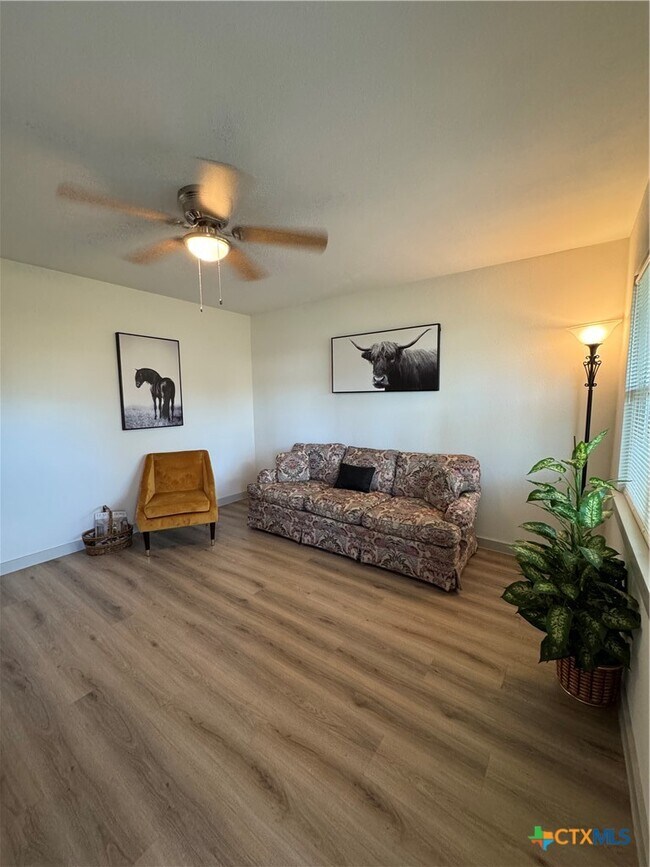 Foto del edificio - 2109 W Avenue B