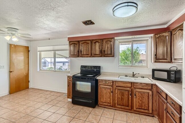 Foto del edificio - 1186 E Valhalla Drive, Clearfield, UT, 84015
