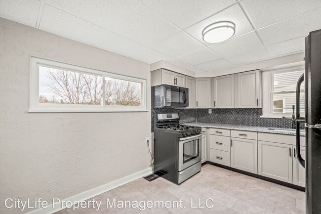 Building Photo - 3 br, 1 bath House - 1174 Forest Avenue