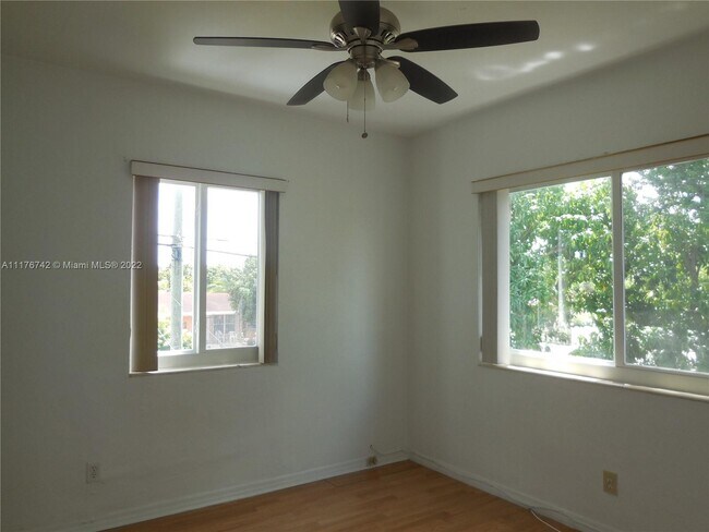 Foto del edificio - 3003 NW 16th St