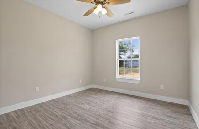 Building Photo - 1739 Savannah Ct