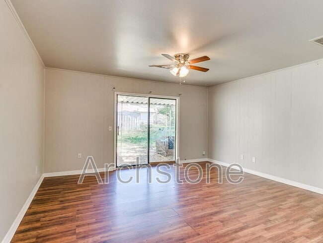 Foto del edificio - 1424 Tanglewood Dr