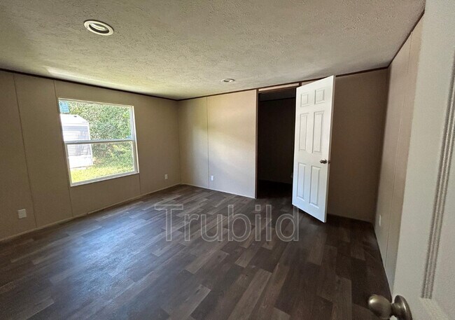 Foto del edificio - 142 Industrial Dr