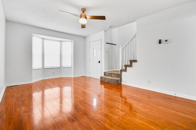 Building Photo - Pet Friendly Three Bedroom!