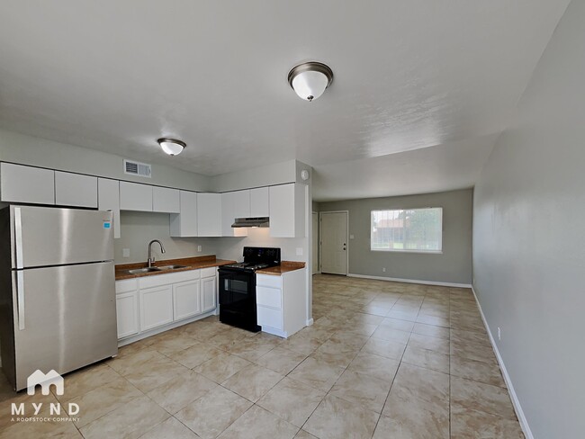 Foto del edificio - 640 Hause Ave