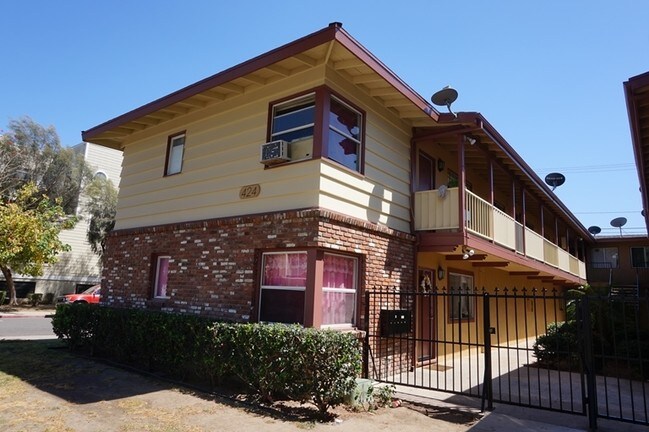 Building Photo - 424 E Pine St