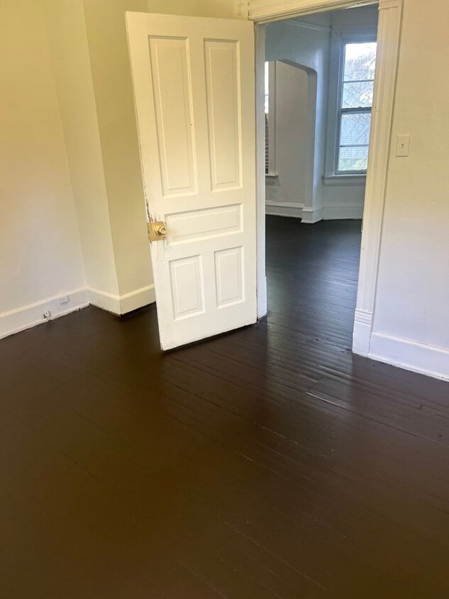 Building Photo - Comfortable 2BR Home – Low Deposit Program...