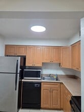 Building Photo - 5221 Geneva Ct