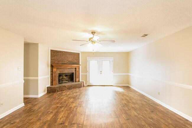 Foto del edificio - 429 Spruce Glen Dr
