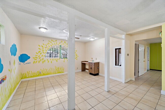 Foto del edificio - 5639 Overdale St