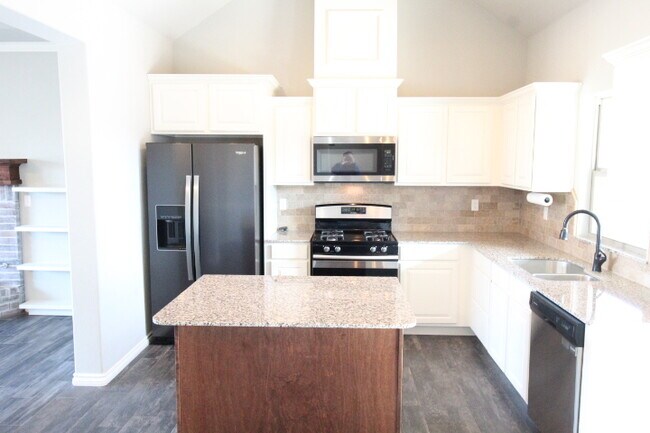 Building Photo - 20558 Pioneer Dr