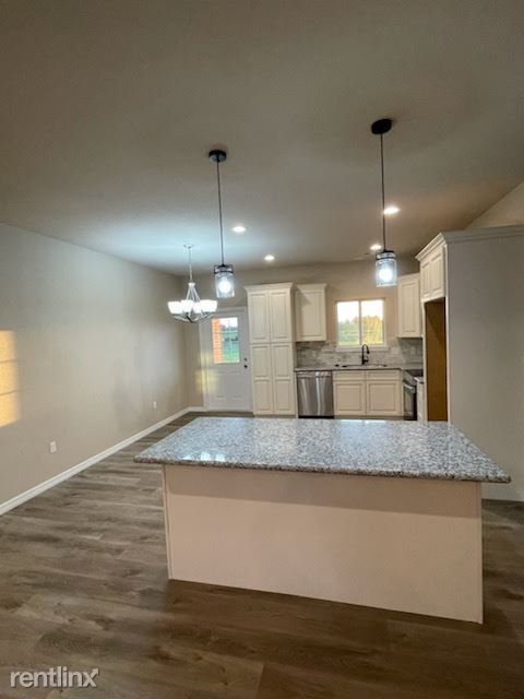 Building Photo - 4 br, 2.5 bath House - 333 Venus Road