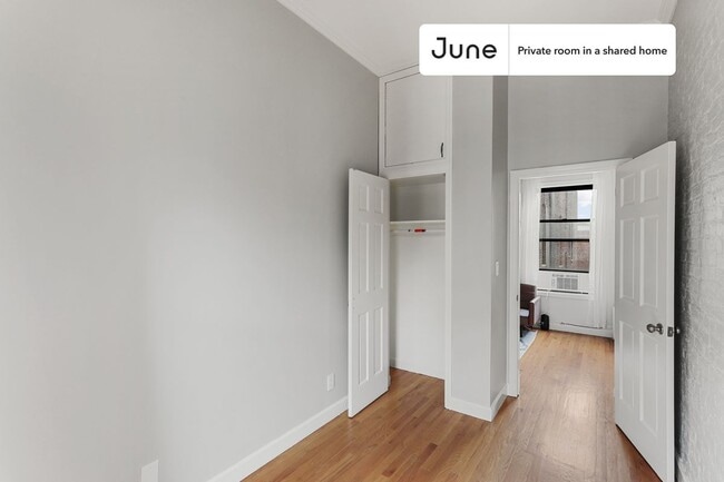 Building Photo - Room in Shared 4 bed/1 bath home