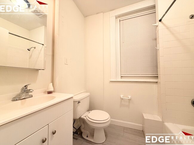 Building Photo - 1 Linden St